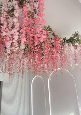 Instalacja kwiatowa na sufit pudrowy róż 250cm x 100cm