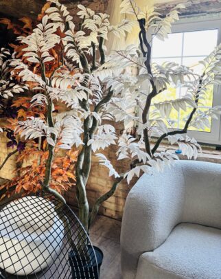 Drzewo liściaste ze śmietankowymi liśćmi na naturalnym pniu 190cm