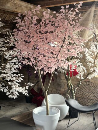 Drzewo liściaste z liśćmi w kolorze pudrowego różu na naturalnym pniu 190cm