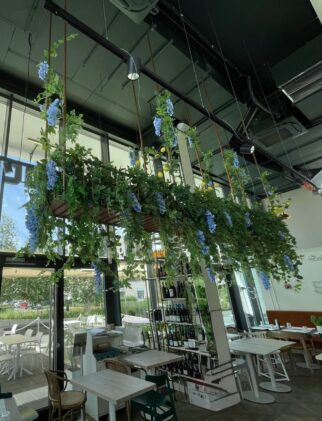 Instalacja roślinna na wiszącej półce 350cm szerokości