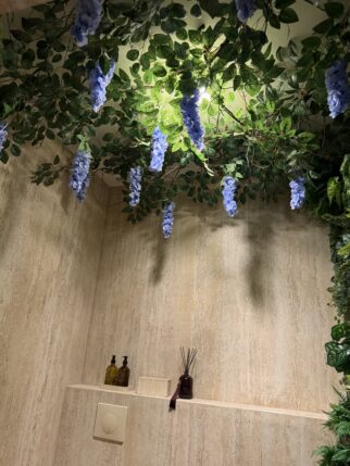 Instalacja roślinna na ścianę lub sufit z wisterii delikatna